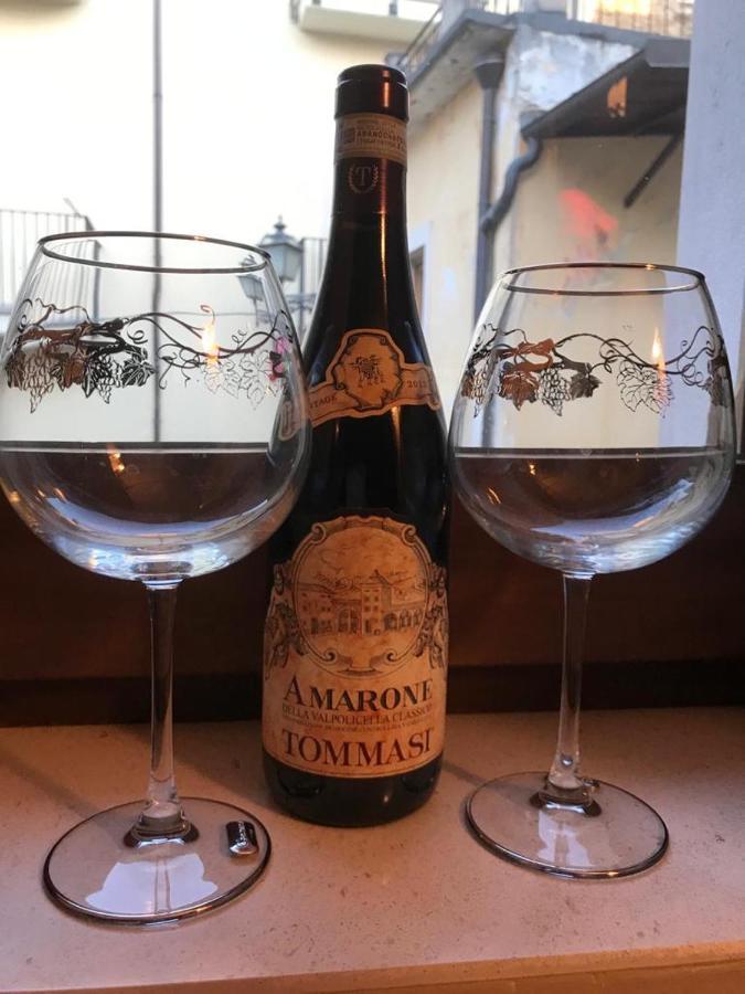 In Vino Veritas ซุลโมนา ภายนอก รูปภาพ